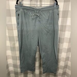 Athleta Trekkie Straight Crop Pant 16 Minimalist Grey Adventure Travel Sport